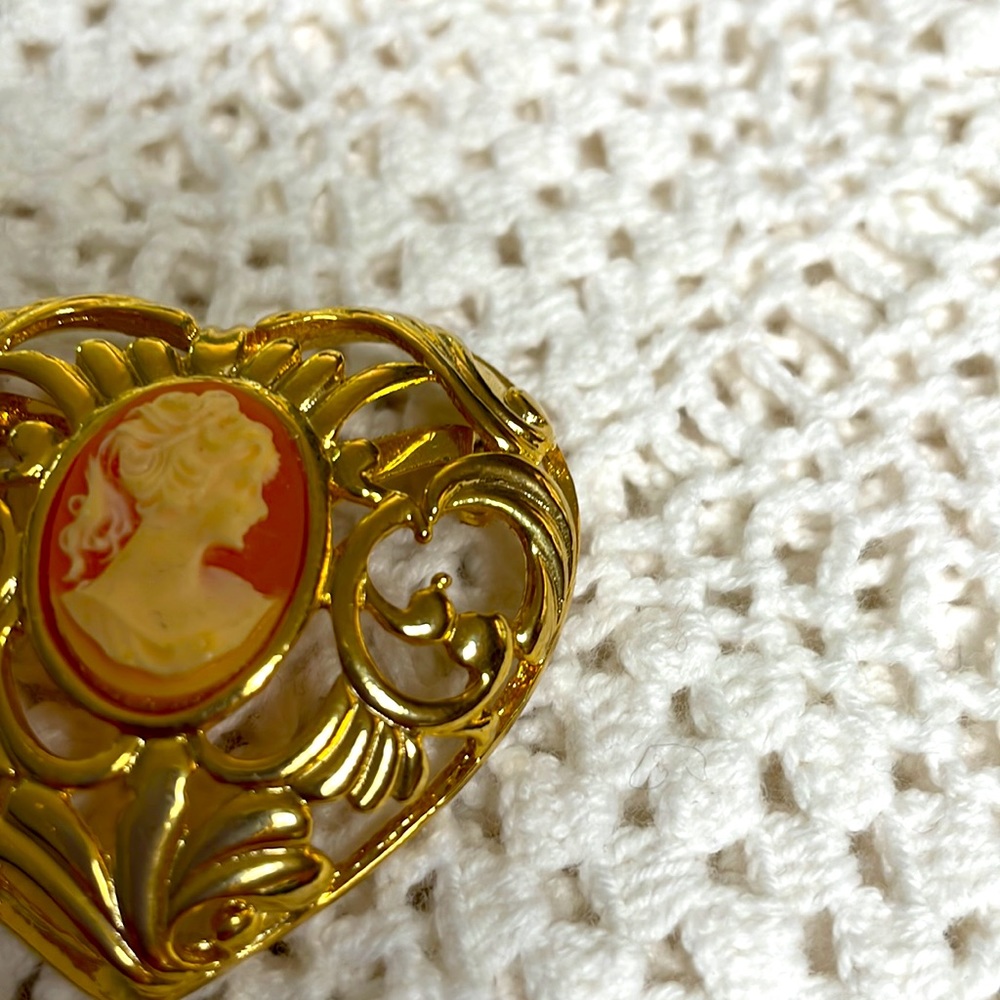Cameo Brooch - Picture 8 of 9